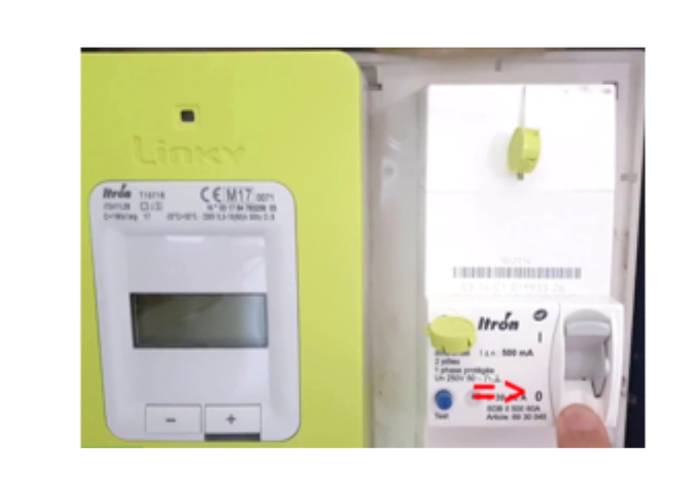 Étape 1 : couper l’alimentation électrique générale avant l’installation d’AeroXFireshield Habitat